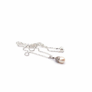 Lady Grey Beads Necklace Dainty Pearl Pendant and Sparklying Silver Chain Necklace
